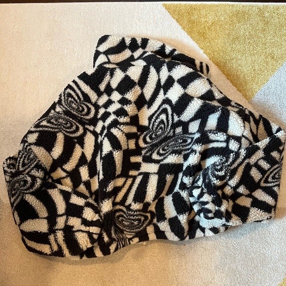 Urban Outfitters Olivia Print Sherpa Jacket XS Black white oversized print - Picture 11 of 11